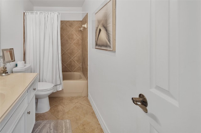 full bathroom featuring baseboards, toilet, shower / bath combo with shower curtain, tile patterned floors, and vanity