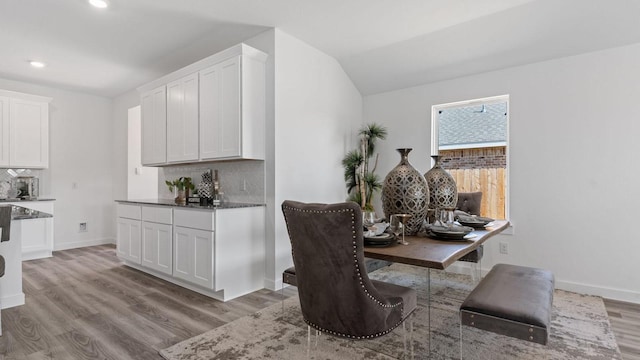 dining space featuring vaulted ceiling, recessed lighting, baseboards, and light wood-type flooring