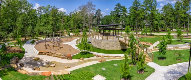 view of property's community featuring a yard