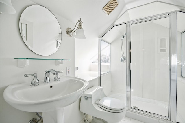 full bathroom featuring a shower stall, toilet, visible vents, and a sink