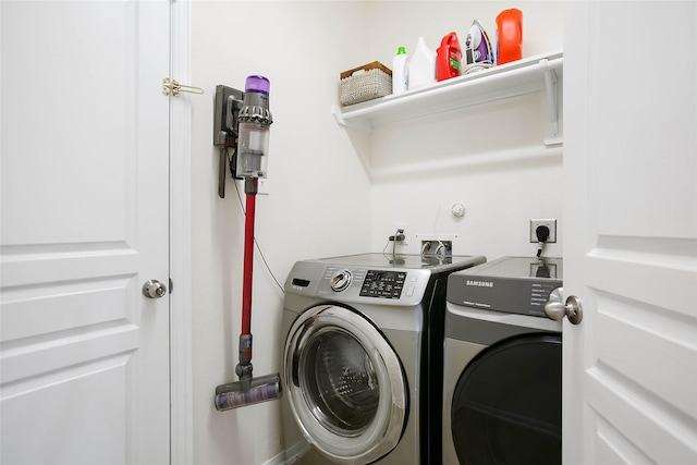 4918 Seaside Sparrow Ln, Baytown, TX 77521 - washroom featuring washer and clothes dryer and laundry area