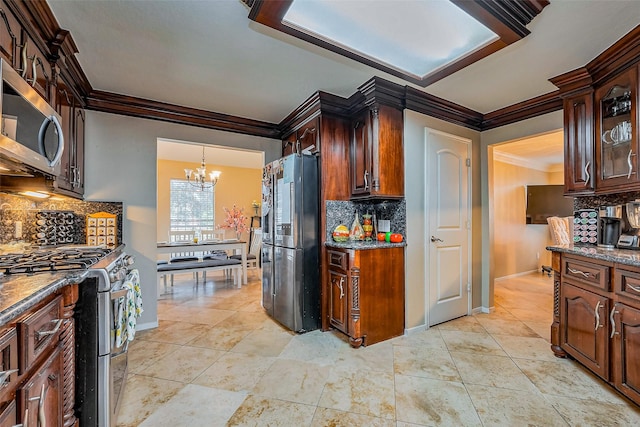 kitchen with tasteful backsplash, baseboards, ornamental molding, an inviting chandelier, and stainless steel appliances