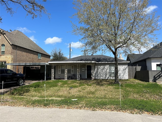 view of front of house featuring a front yard, a porch, and driveway