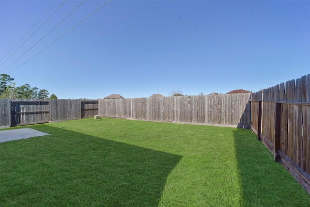 view of yard featuring a fenced backyard