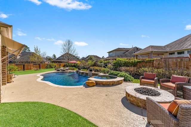 view of swimming pool featuring a patio, a fire pit, a fenced backyard, and a pool with connected hot tub