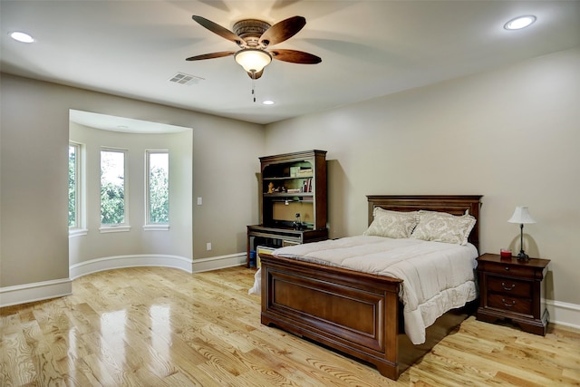 bedroom with visible vents, recessed lighting, light wood-type flooring, and baseboards