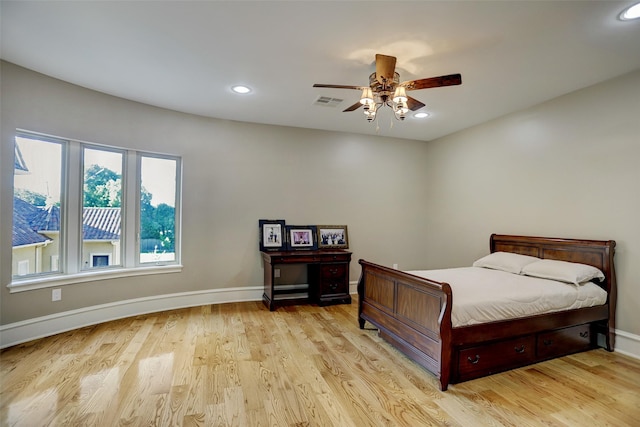 bedroom featuring visible vents, baseboards, light wood-style flooring, recessed lighting, and ceiling fan