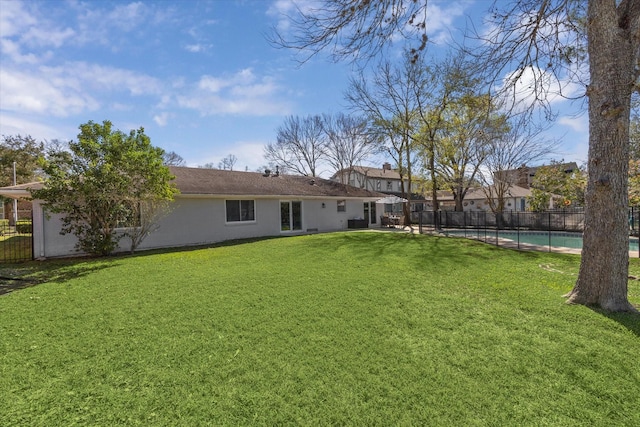 view of yard featuring fence and a fenced in pool