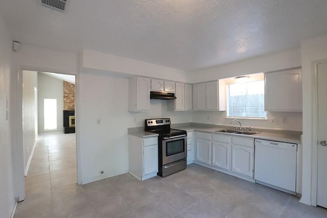 kitchen with visible vents, a sink, under cabinet range hood, stainless steel range with electric cooktop, and white dishwasher