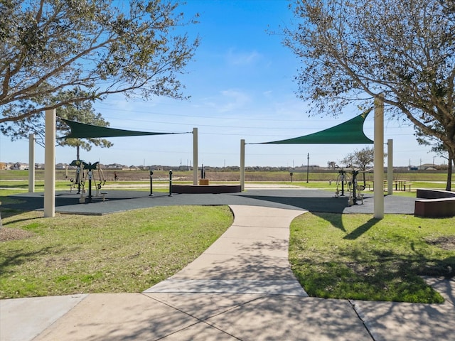 view of home's community featuring a yard