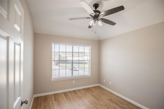 empty room featuring light wood finished floors, ceiling fan, and baseboards