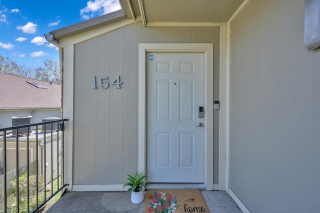 property entrance with a balcony