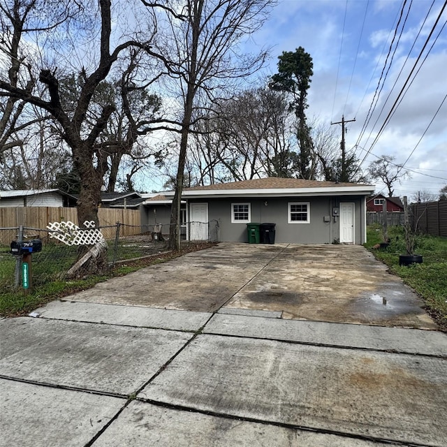 view of front facade with fence and stucco siding