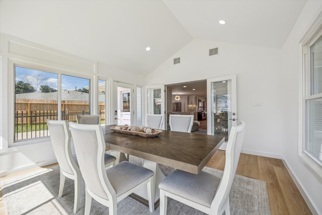 sunroom with visible vents and lofted ceiling