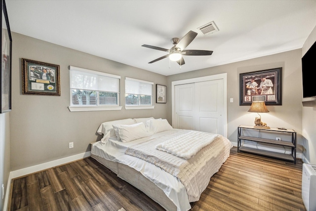 bedroom featuring visible vents, baseboards, a closet, a ceiling fan, and dark wood-style flooring