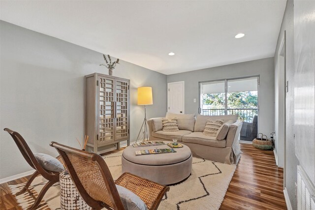 living area featuring recessed lighting, wood finished floors, and baseboards