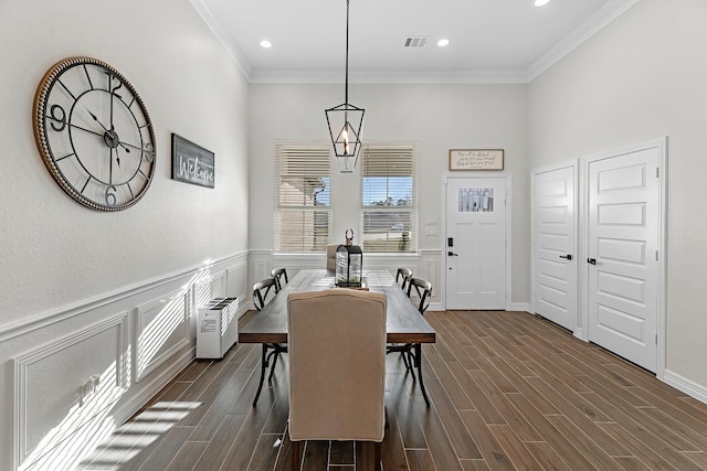 dining room with a wainscoted wall, visible vents, wood finish floors, recessed lighting, and crown molding