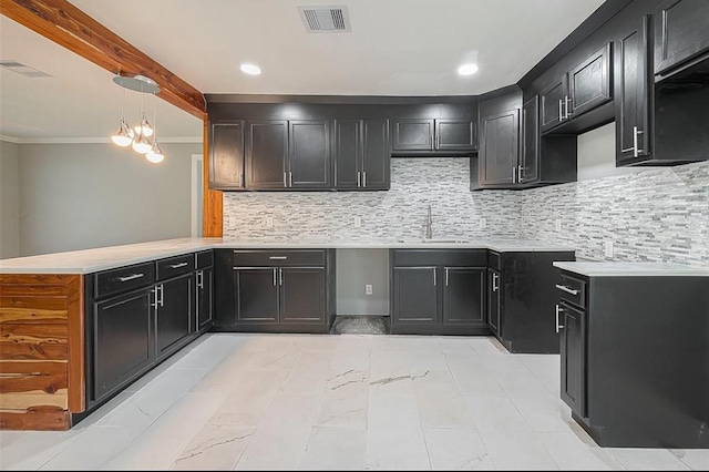 kitchen featuring a peninsula, visible vents, backsplash, and a sink