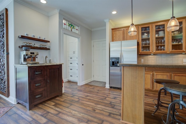 359 Cambridge Dr, New Braunfels, TX 78132 - kitchen featuring baseboards, stainless steel fridge with ice dispenser, ornamental molding, and recessed lighting