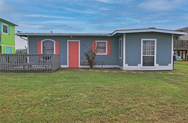 view of front of home with a front yard