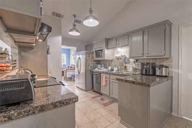 kitchen with a sink, visible vents, appliances with stainless steel finishes, and gray cabinetry