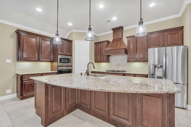 kitchen with visible vents, a spacious island, custom exhaust hood, stainless steel appliances, and a sink