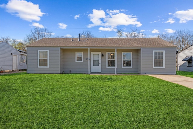 single story home with a front lawn