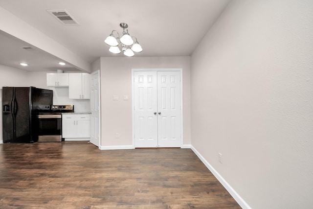 kitchen with visible vents, black fridge with ice dispenser, white cabinetry, an inviting chandelier, and stainless steel electric range