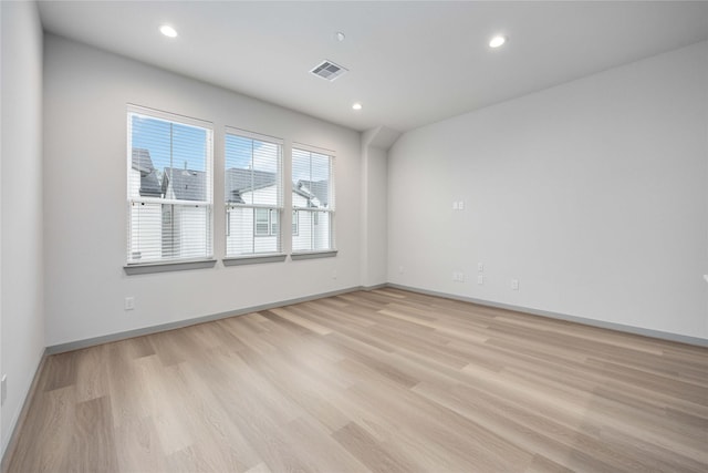 unfurnished room with light wood-style flooring, recessed lighting, baseboards, and visible vents