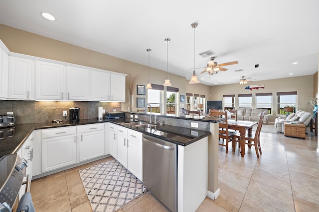 kitchen featuring visible vents, a sink, open floor plan, appliances with stainless steel finishes, and a peninsula