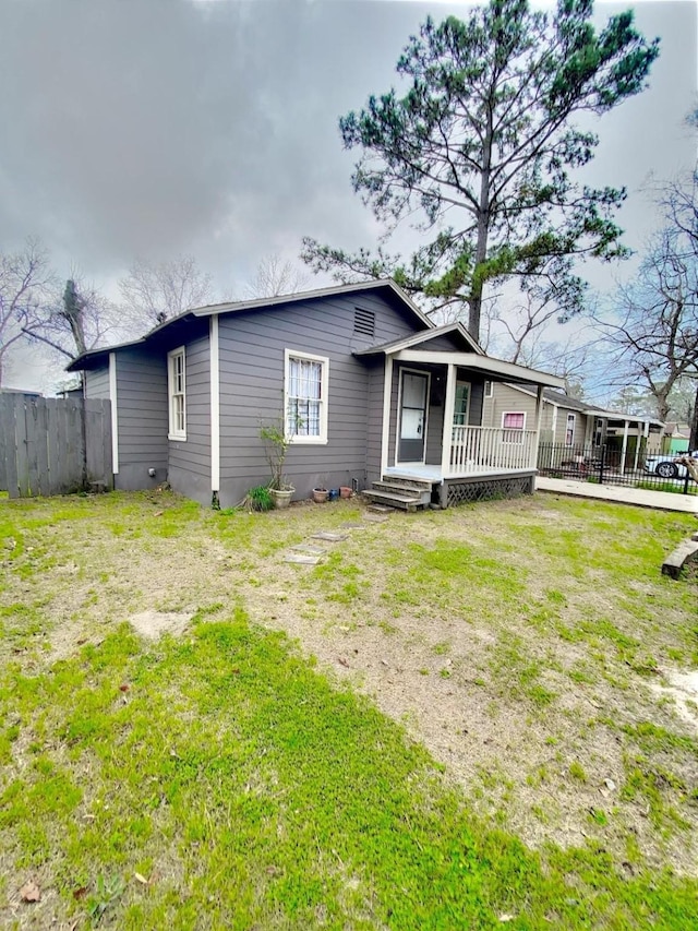 ranch-style house featuring a front lawn and fence