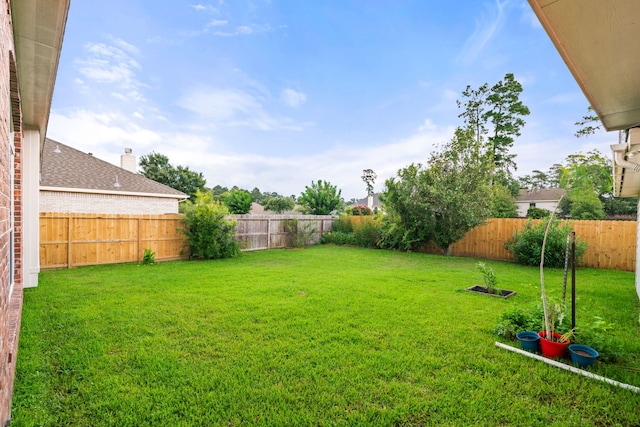 view of yard featuring a fenced backyard