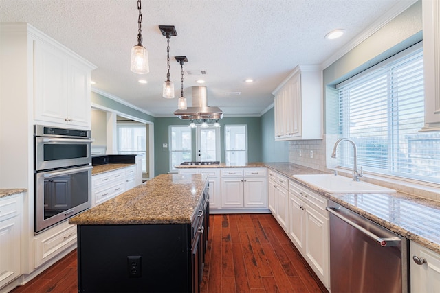 kitchen featuring a sink, appliances with stainless steel finishes, dark wood-style floors, and white cabinetry