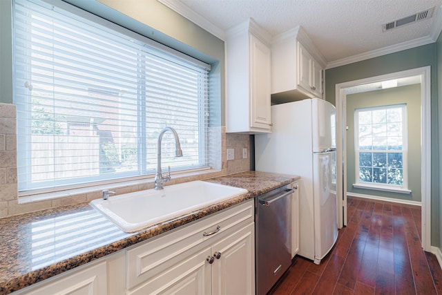 kitchen featuring dark wood-style floors, visible vents, white cabinetry, a sink, and stainless steel dishwasher