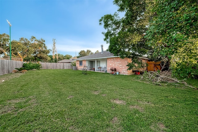 view of yard featuring a fenced backyard