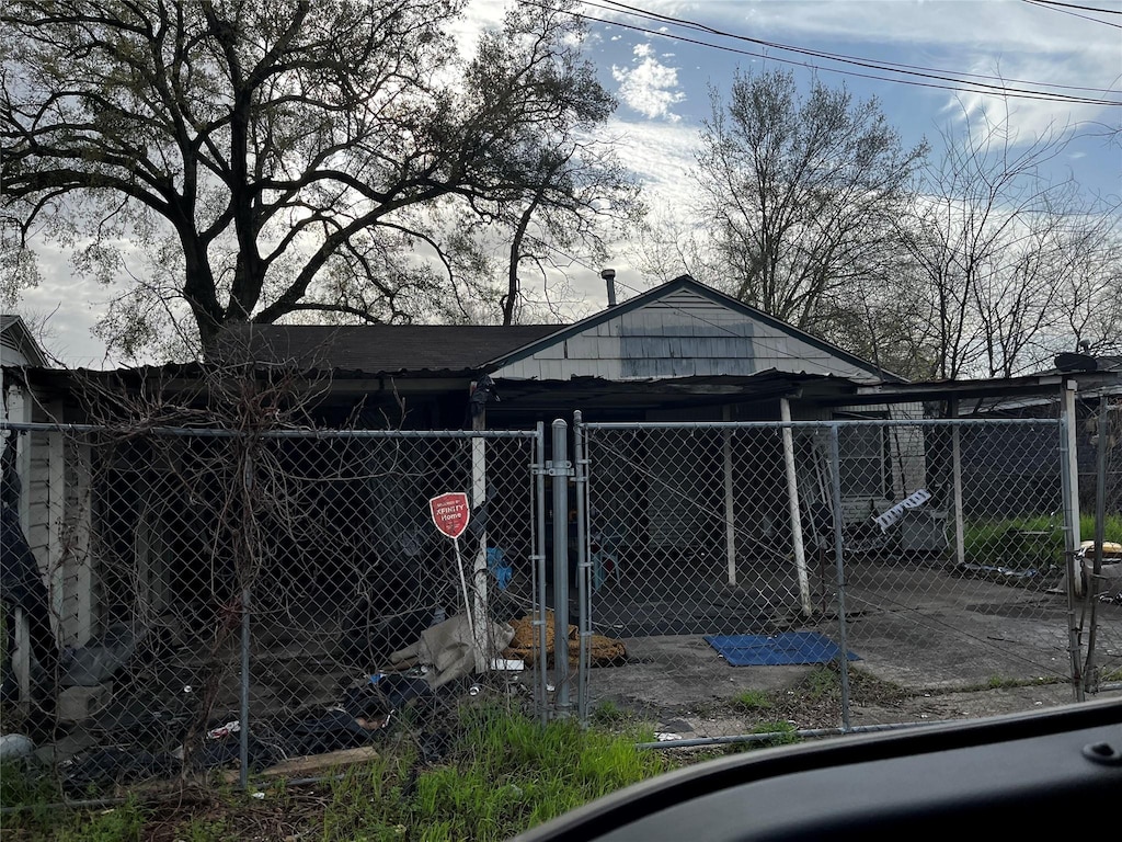 view of yard with a gate and fence