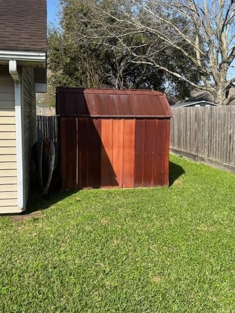 view of yard featuring an outbuilding and a fenced backyard