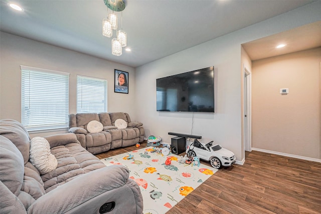 living room featuring recessed lighting, wood finished floors, and baseboards