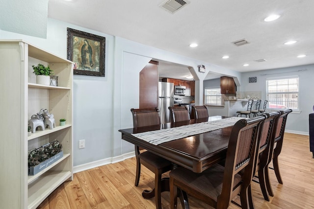 dining area featuring light wood finished floors, visible vents, recessed lighting, and baseboards