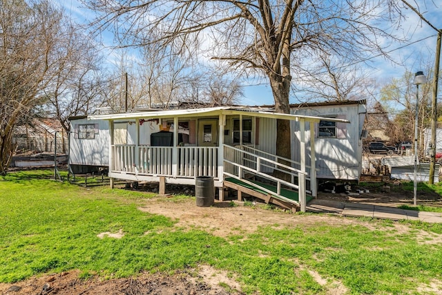 view of front of property featuring covered porch and a front yard