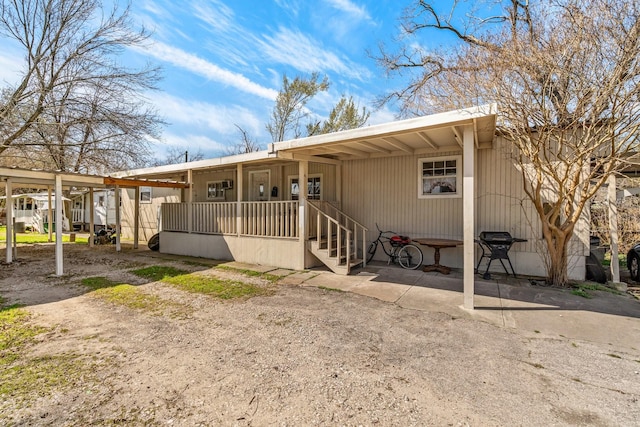 view of front of property with covered porch