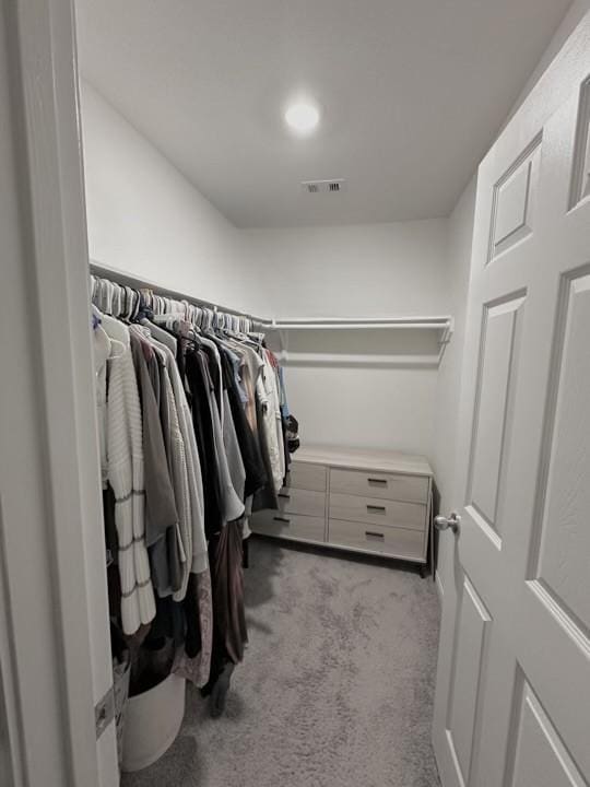 walk in closet featuring carpet flooring and visible vents