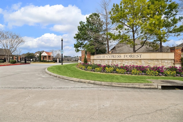 view of community / neighborhood sign