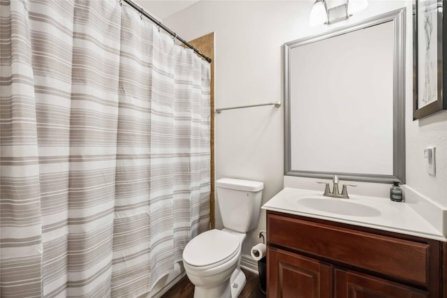 full bathroom with a shower with shower curtain, toilet, and vanity