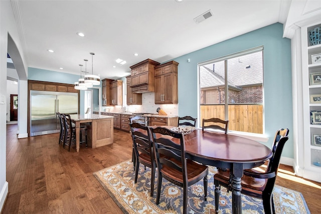 dining space with visible vents, recessed lighting, dark wood-style flooring, and baseboards