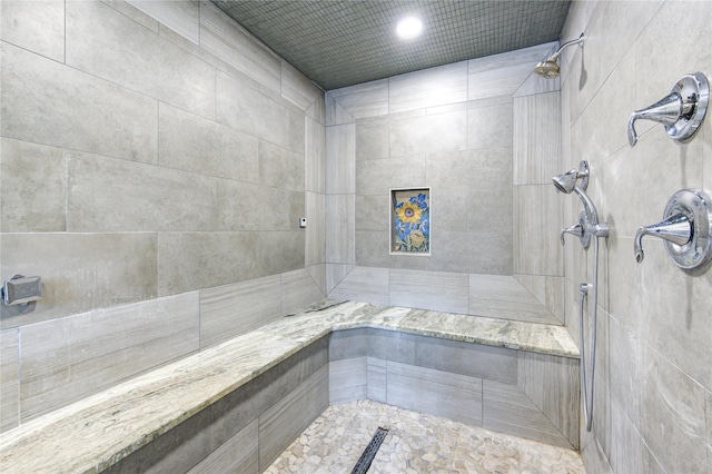 bathroom featuring tiled shower