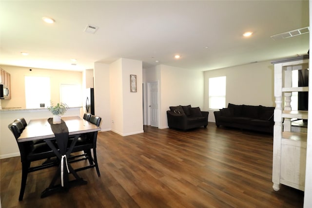 dining room featuring recessed lighting, visible vents, baseboards, and dark wood-style flooring