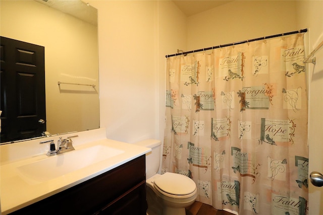 full bathroom with a shower with shower curtain, toilet, and vanity