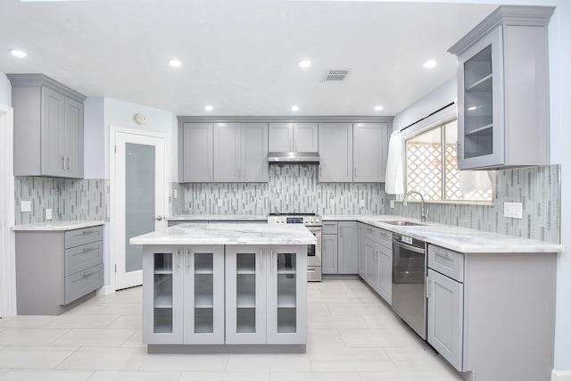 kitchen featuring visible vents, gray cabinets, a sink, under cabinet range hood, and stainless steel appliances