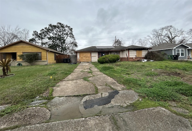 view of front facade with a front yard